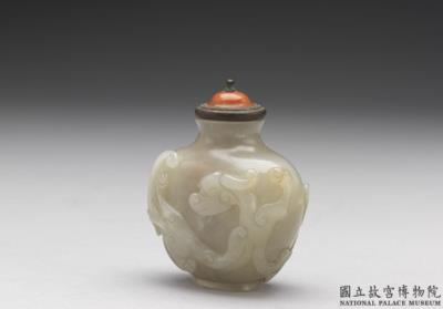 图片[3]-Jade flat snuff bottle with coiling dragon decoration, Qing dynasty, 18th-19th century-China Archive